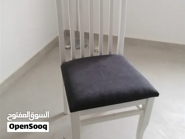 2كراسي اكل جدد مش مستعملات بالغلاف متعهم السعر 500مع بعض