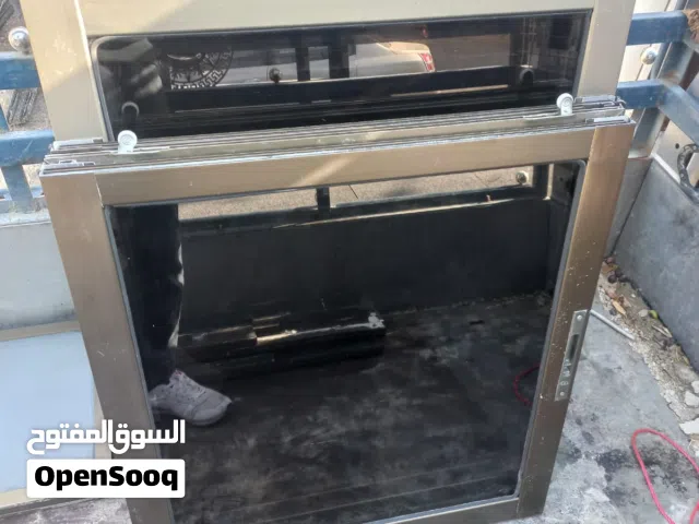 شبابيك المنيوم بحال الوكاله لون شمبيه زجاج عسلي عدد 10 مع المناخل بحال الوكاااله