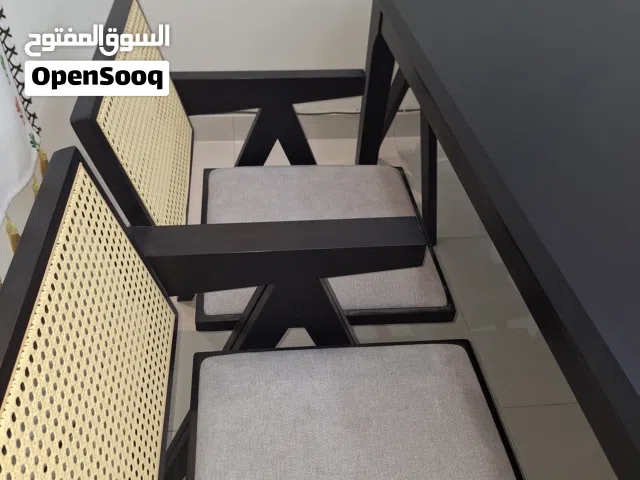 طاولة الطعام مع 6كرسي .خشب ممتاز من اجواد انوع الخشب البحريني