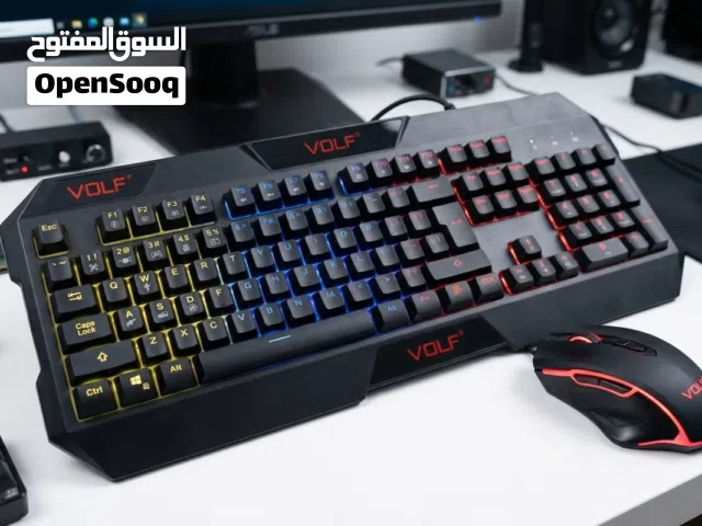 لوحة مفاتيح كاملة الحجم: تصميم قوي وهيكل متين مجهز بإضاءة RGB خلفية