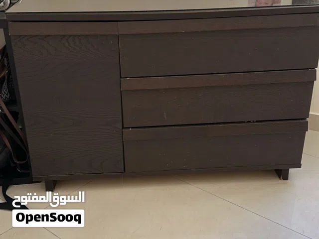 تسريحة وكومودينة عدد2 من ايكيا بحالة ممتازة للبيع