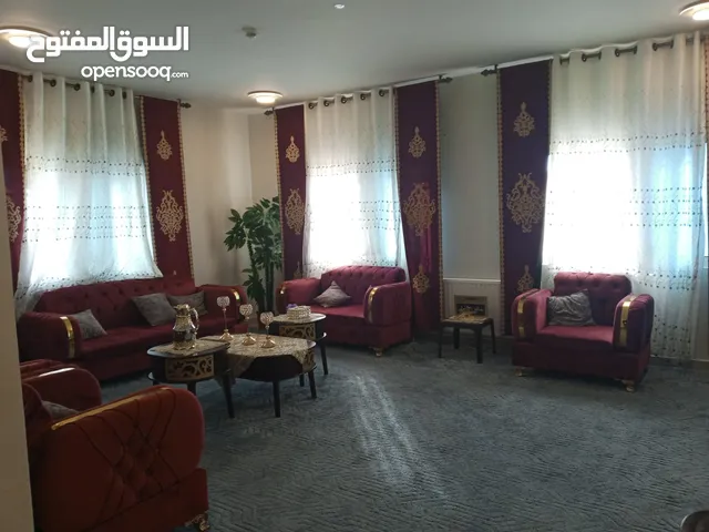 طقم كنب استعمال عرسان خفيف لون خمري