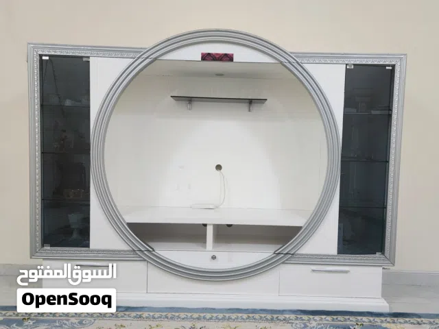 خزانة تلفزيون كبيرة تصلح لصالة الضيوف بحالة جيدة