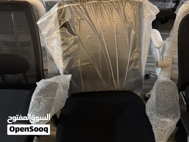 كرسي مدير - مقعد فوم مناسب للجلسات الطويلة - ودعم للظهر بشكل مستقيم - وتحكم بزاوية الظهر للكرسي