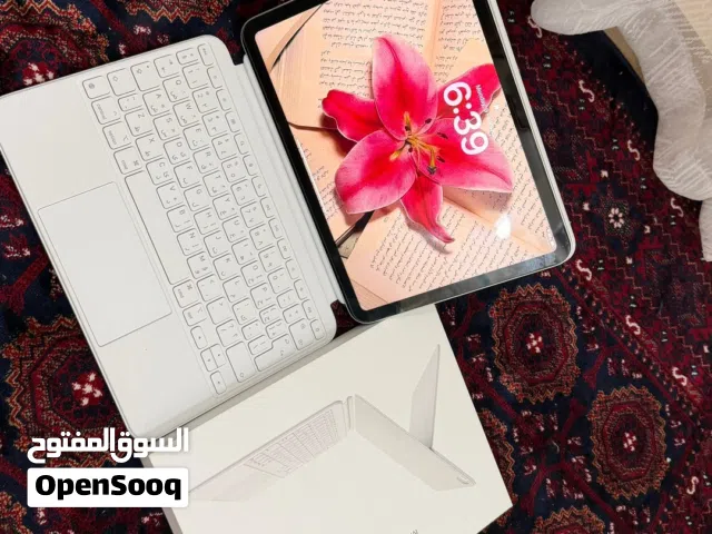 مستعمل اسبوع فقط ابل ماجك كيبورد لايباد 11 و 11 انش بحاله الوكاله مع جميع ملحقاته لاتفوت الفرصه