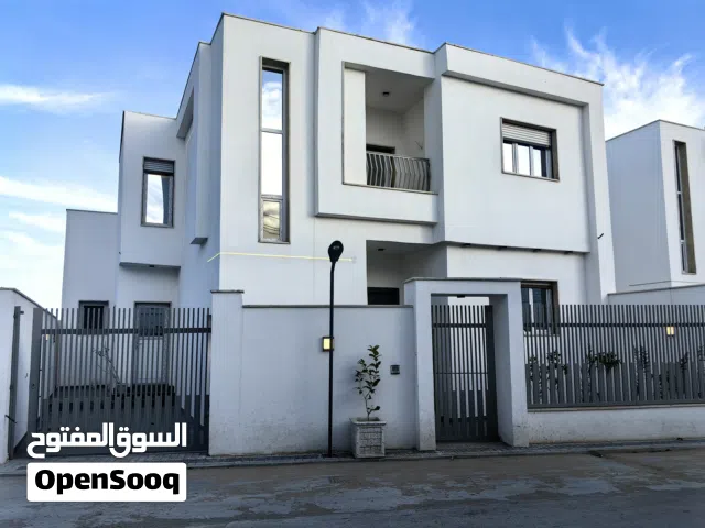 285 m2 5 Bedrooms Villa for Sale in Tripoli Al-Serraj