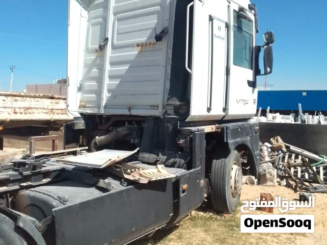 شاحنة رينو راس البيع بالقطعة او كاملة