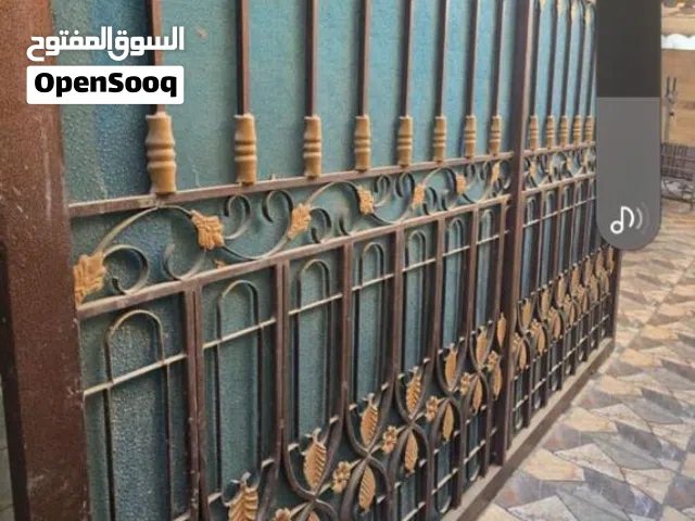 باب خارجي نظيف جدا