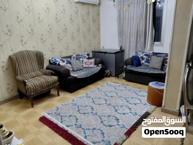 فرصه شقه للبيع بموقع مميز بالمنطقه السادسه شارع معز الدوله