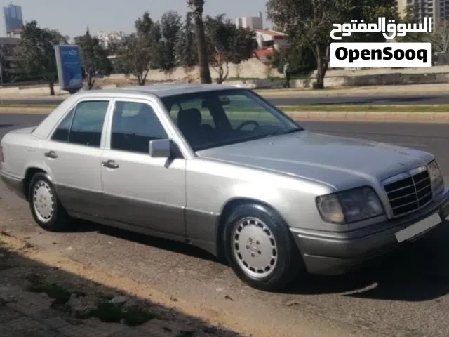 1994 مرسيدس بنز الفئة-E E 200