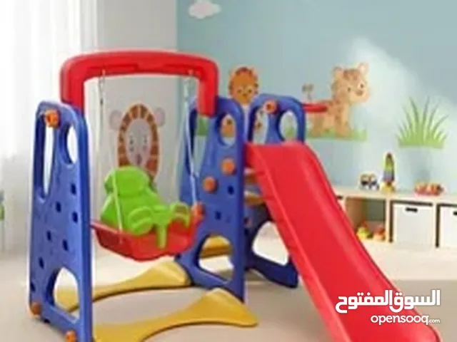 باقة ألعاب وأثاث أطفال مستعمل بحالة ممتازة Kids Furniture & Play Set –