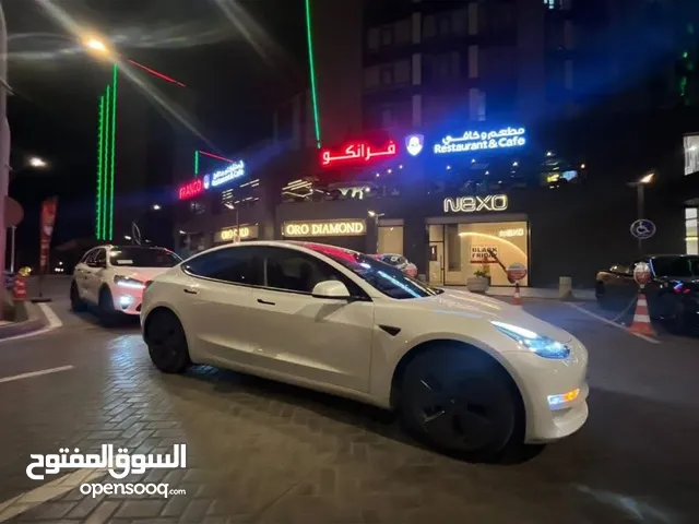 تسلا للبيع