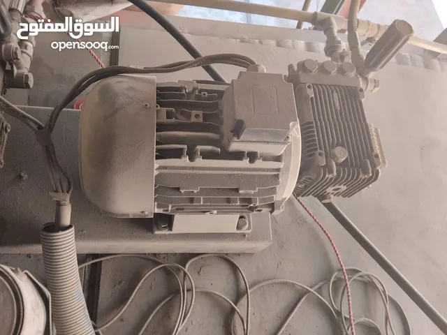 جك رفع ومضخة غسيل و كمبريسور هواء (كله إيطالي)