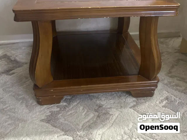 طاوله غرفه قعده او ضيوف جانبيه