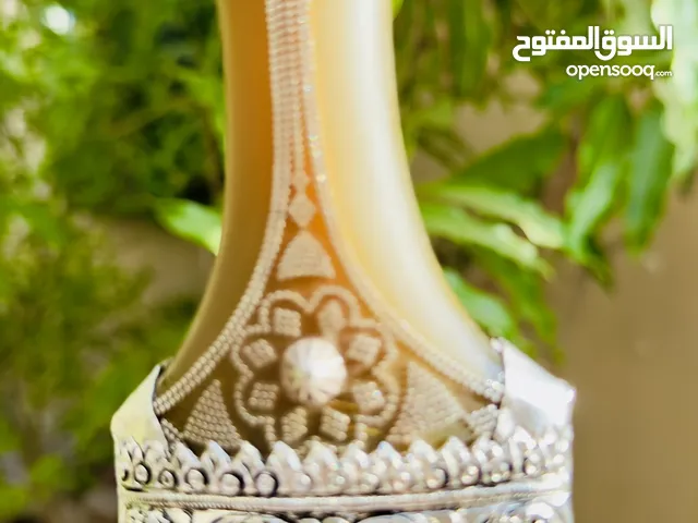 خنجر مقاس 6 إلا ربع عليها قرن هندي جميل وشغل طيب مع حزاق زاري وكليبات فضه