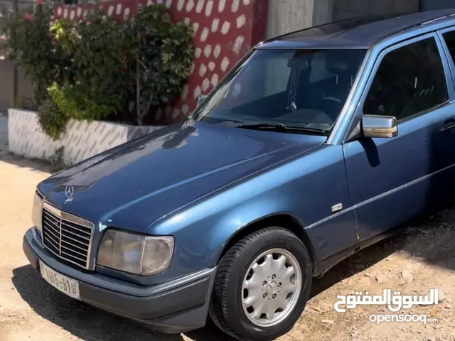 مرسيدس بطة E250 لون ازرق ماطور 20 صباب 2500 cc