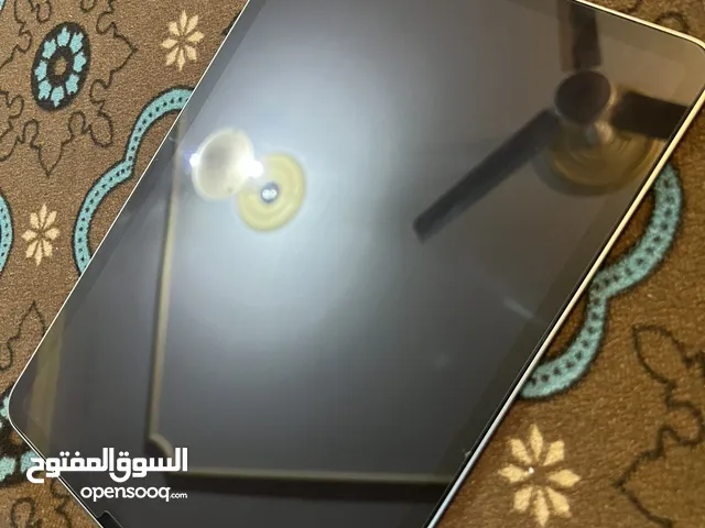 Apple iPad pro 4 256 GB in Muharraq