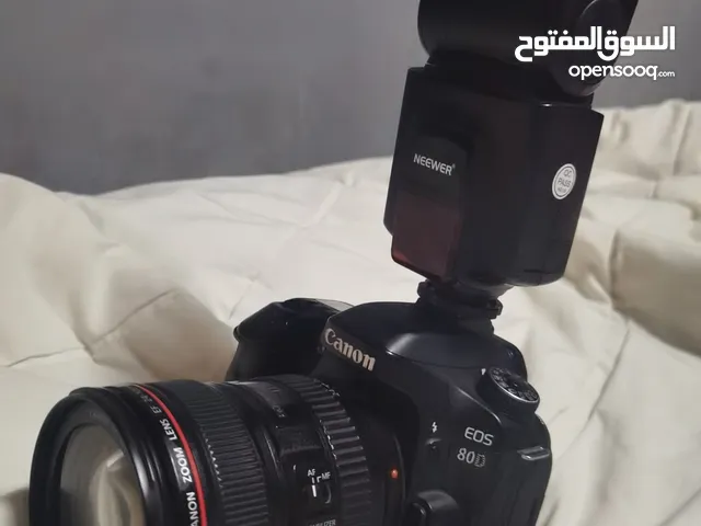 canon 80D +2 battries +neewer flash + duble charger +lense