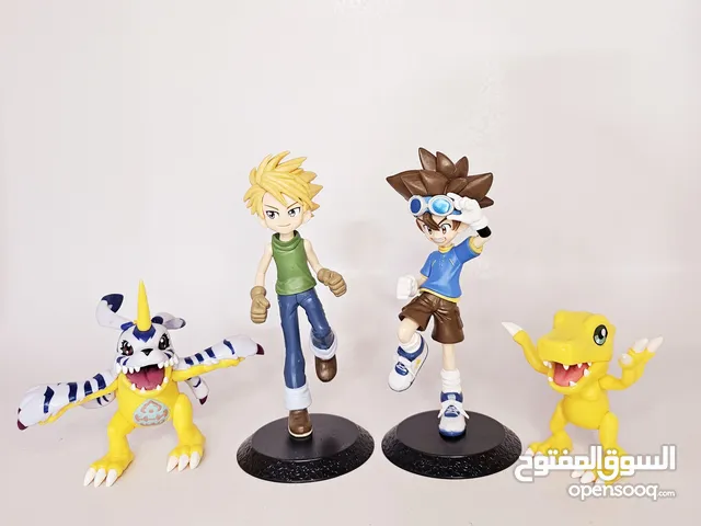 مجسمات وألعاب وميداليات وسيارات ولوازم أخرى