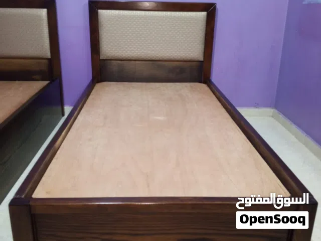 تخت للبيع بسعر مميز