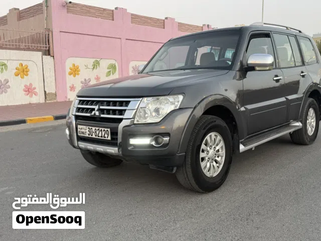 2015 ميتسوبيشي باجيرو GLS