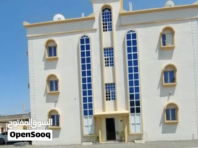 200 m2 4 Bedrooms Apartments for Rent in Al Batinah Sohar