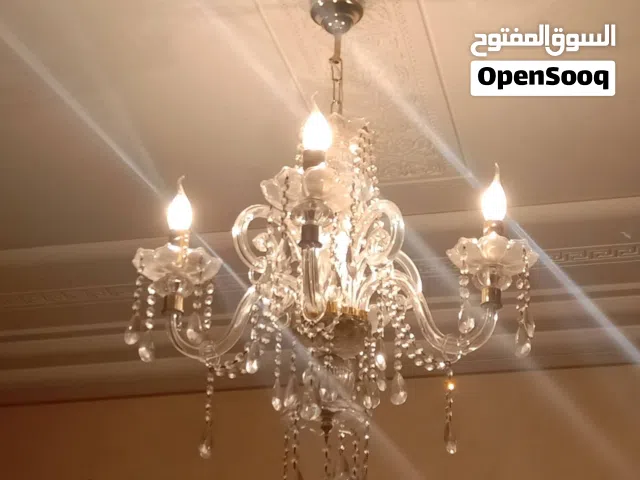 ثريا كريستال للبيع بأربعة مصابيح.