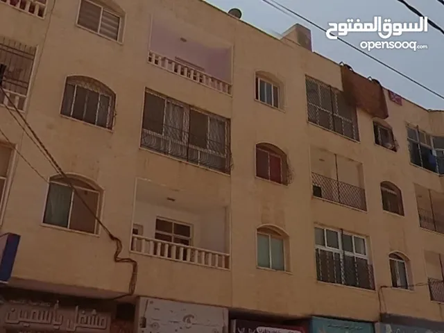 شقه للبيع عبين بجانب مدرسه عبين الاساسيه للبنين وديوان المومني الغربي