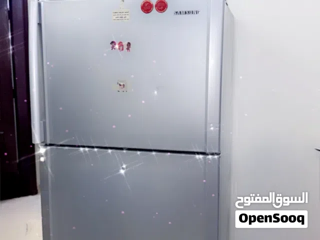 ثلاجه نظيف جدا شغاله وبارده جدا لبيع بسعر رخيص55