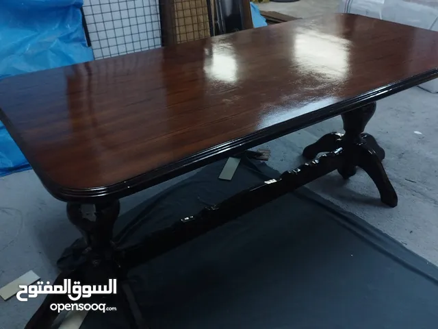 تربيزة وسط وطاولة سفرة خشب زان .   طاولة سفرة وفضية مصري حفر من الطراز الرفيع .   كراسي خشب زان عدد8