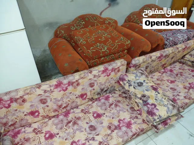 ثلاث فرشات مع مراكيهم مع مساندهم ضغط 16 نضاف بوفيه بوفيه عمرها تمام التمام كلهن 40دينارثلاث فرشات مع