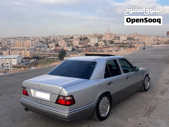 1993, مرسيدس بنز, الفئة-E, E 200