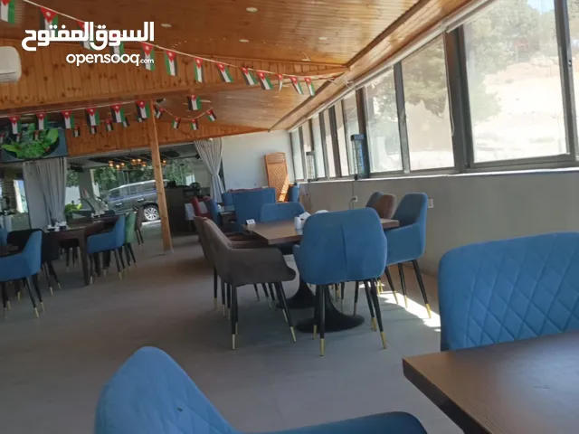 مطعم سياحي  في ابو نصير موقع حيوي واطلاله رائعه يعمل بشكل ممتاز للبيع