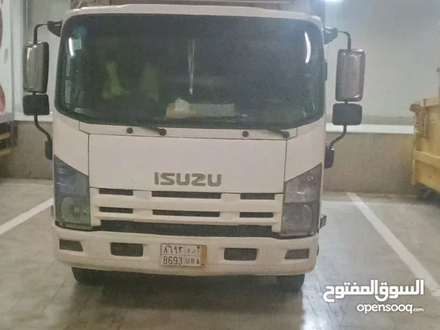 Refrigerator Isuzu 2014 in Al Riyadh