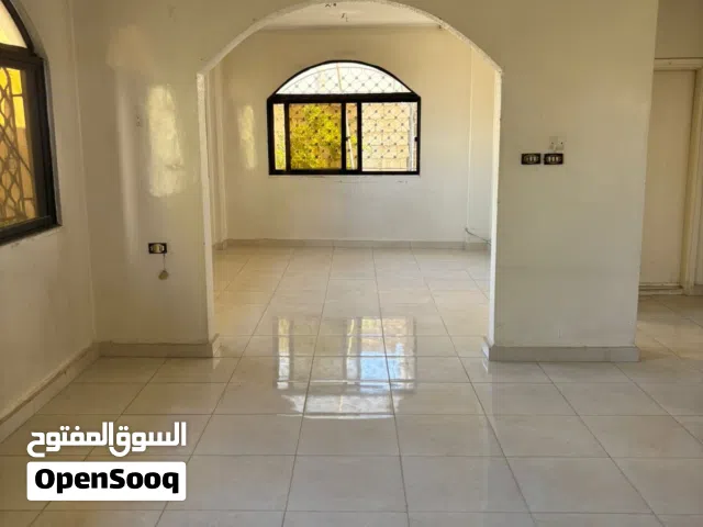 210 m2 5 Bedrooms Townhouse for Sale in Zarqa Jabal Al Ameer Hasan