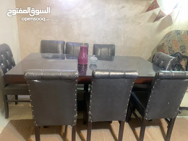 طاوله سفرة 8 كراسي حاله ممتازه جدا للبيع