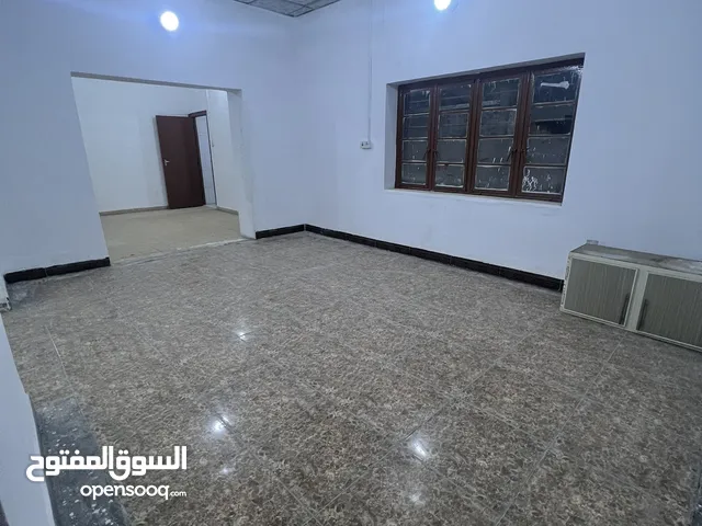400m2 More than 6 bedrooms Townhouse for Rent in Basra Jaza'ir