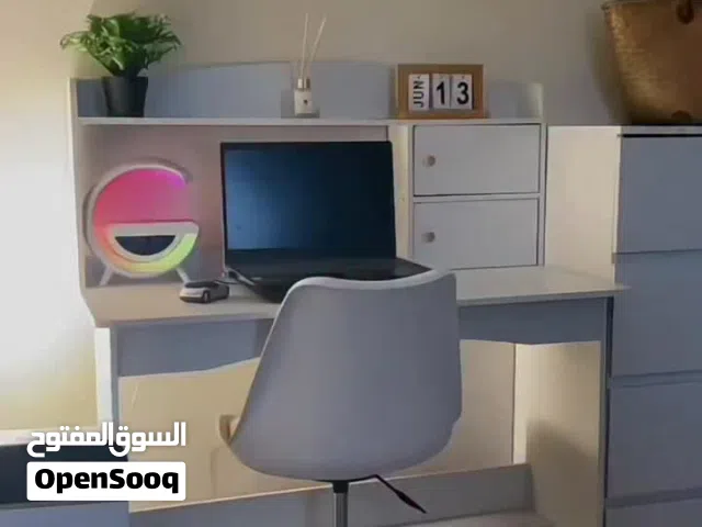 مكتب دراسي خشبي مع جرارات ورفوف