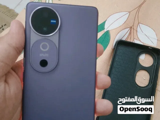 Vivo v40 للبيع او مراوس سعره 400 الجهاز بنظافه 1000000 بال 100  ذاكره 128 رام 8 + 8 دبل خط نسخة عالم