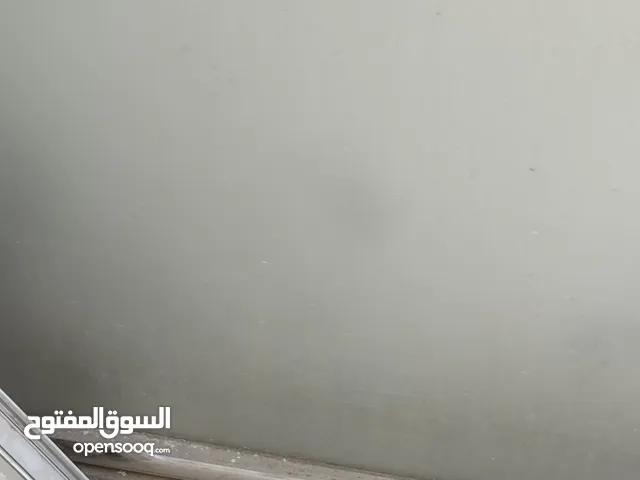 شور بوكس مستعمل سنة ونص السعر 10 دنانير كبير جدا