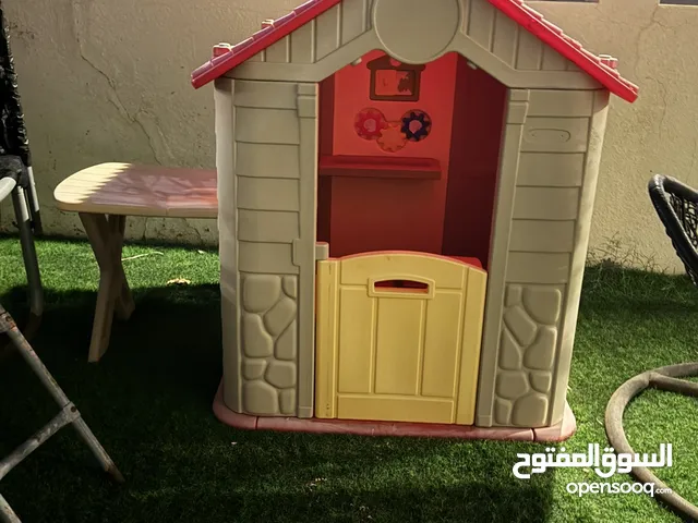 Kids play house