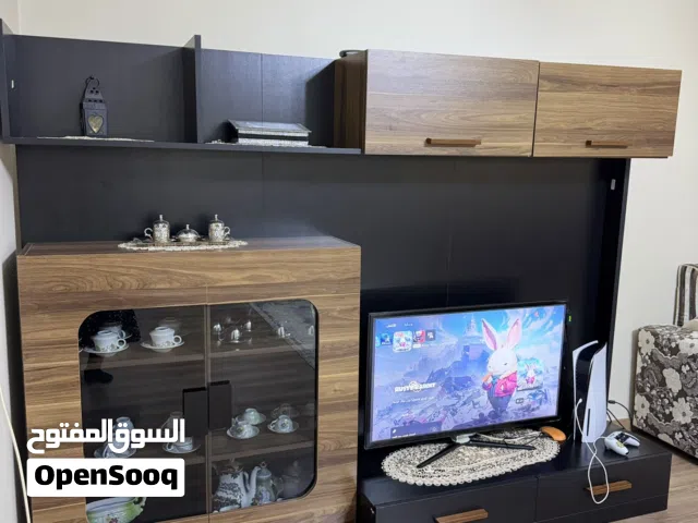 مكتبة شاشه شبه جديده