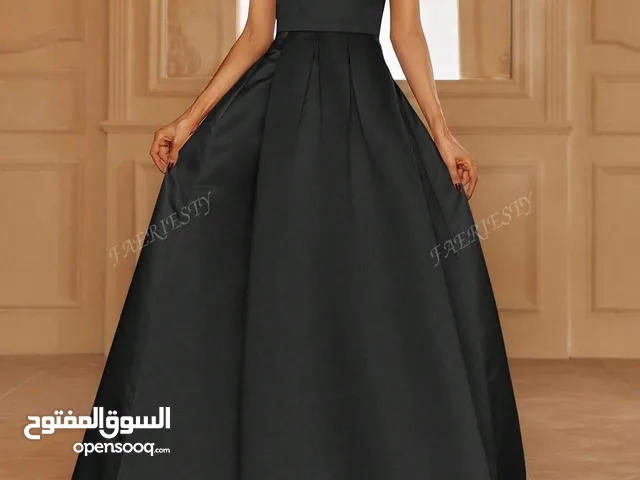 فستان زفاف اسود طويل جديد لم يلبس من قبل مقاس xs يلبس s وm و L