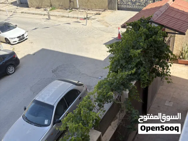 سلام عليكم شقه البيع مكان طربلس شارع الجمهورية شارع وسع ربي يبارك مكان ممتاز