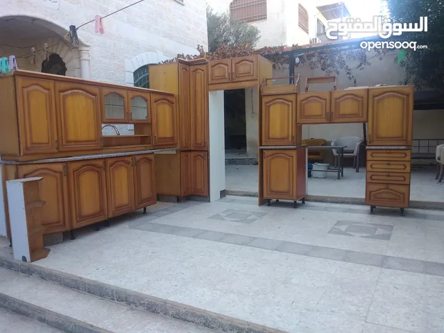 مطبخ خشب بلوط صولد مستعمل كامل مع جرانيت ومجلى وبطارية مقاس ثلاث ونص في ثلاث ونص علوي وسفلي