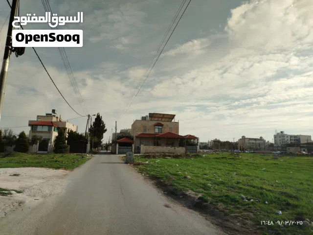 قطعة ارض للبيع مساحتها 542م خلف الهرم ب قرب من مدارس القمه الدوليه وشارع اربد الحصن مفروزه بقوشان