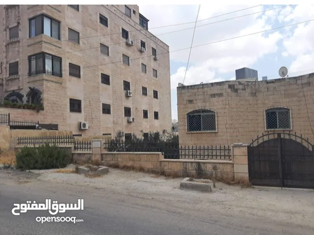 فيلا للبيع في شفا بدران مكونة من ثلاث طوابق مساحة المعيشة 450 متر مربع
