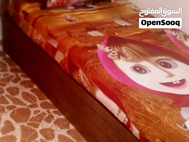 يوجد 2 اسرة فردية مستعملات