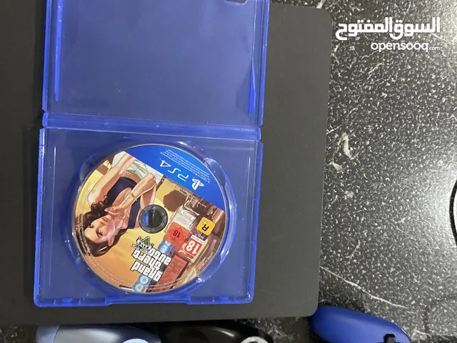 بلستيشن 4 مستعمل مع ثلاث يدة مع شريط gta5 استعمال سنه