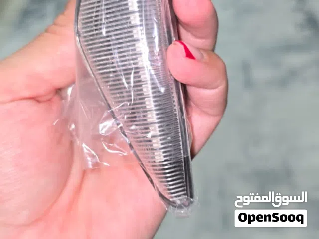 للبيع 2 اضائة للسيارة بي ام يمين يسار  وللبيع يدات للسيارة 4 ابواب